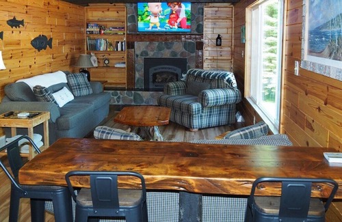 Elk Rapids Cabin | The Bass Bay Getaway - LAKEFRONT & GORGEOUS!