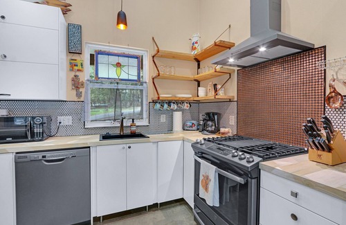 Wimberley House | The Bath House I Dog Friendly, Outdoor Tub