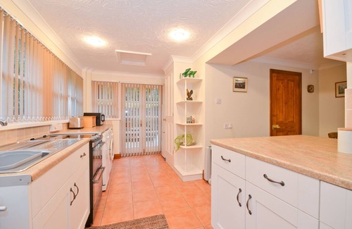 Newport Cottage | The Bays, cottage with views of Carisbrooke Castle