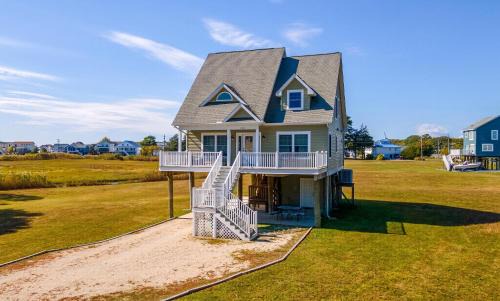 Captain's Cove House | The Baywatch Bungalow