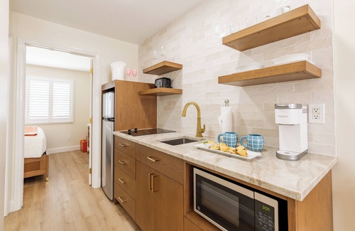 Village Green Hotel | The Beach Club on Madison Avenue