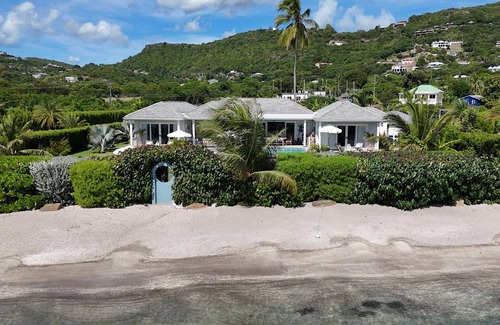 Falmouth Harbour Villa | The Beach House a Luxury Beachfront 3-bedroom villa in lovely Falmouth Harbour