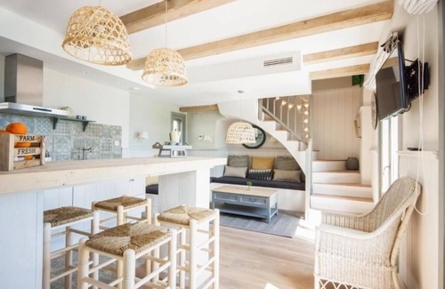 Aduanas Hotel | The Beach House - Studios & Suites