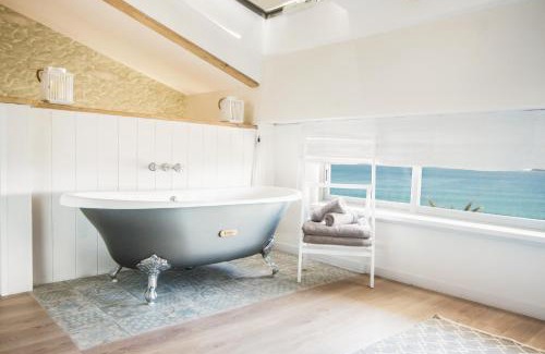 Aduanas Hotel | The Beach House Studios & Suites
