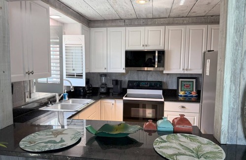 Gulf Shores House | The Beach Shack - Beachfront | Sleeps 10 | Gulf Shores