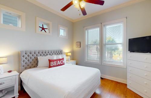 Crescent Beach House | The Beach Walk
