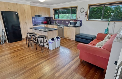 Lake Cathie House | The Beachfront - 5 bedroom holiday home in Lake Cathie