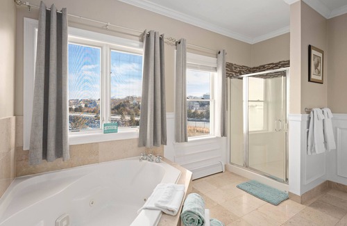 Hull Bed & Breakfast | The Beacon Waterfront Inn