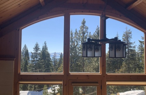 Tahoe Vista House | The “Bear’s Den”—a family favorite cabin!