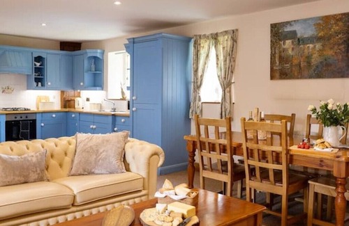 Lullington Cottage | The Bell Tower, Orchardleigh Estate