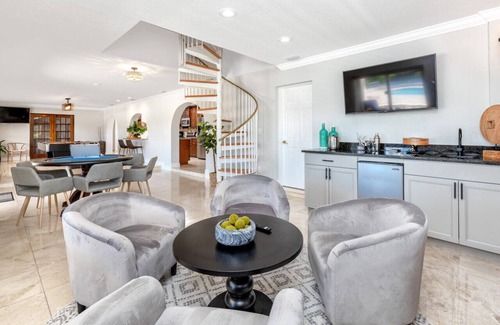 Clearwater House | The Belleair Estate - Breathtaking Waterfront Home w/Heated Pool