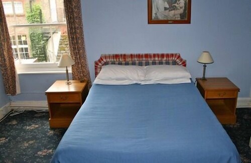 Lindfield Bed & Breakfast | The Bent Arms