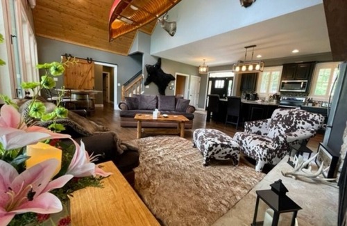 Big Creek House | The BEST experience on Norris Lake - HANDS DOWN!