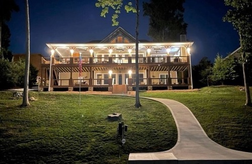 Big Creek House | The BEST experience on Norris Lake - HANDS DOWN!