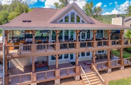 Big Creek House | The BEST experience on Norris Lake - HANDS DOWN!