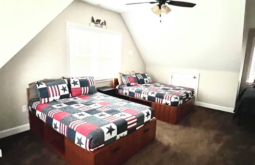 Laconia Cabin | THE BEST. Lake Spectacula view. Sleeps up to 5 discount for long term rental ,