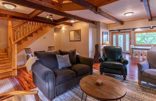Boone House | The Best Of View - Pet Friendly! Beautiful mountain views just north of Boone!