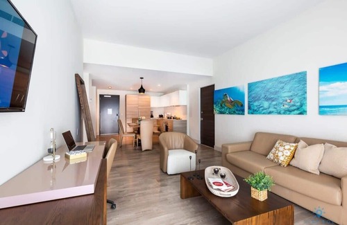 Hollywood Apartment | The Best Stay| Hot Tub & Pool|Hollywood Beach+ Gym