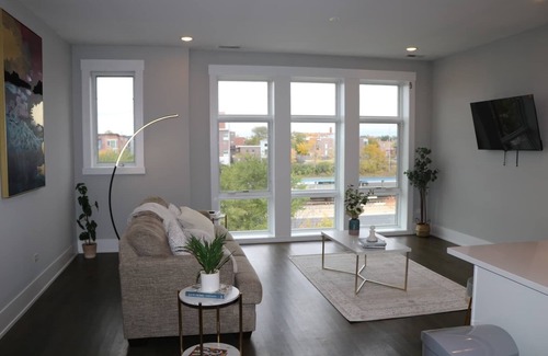 Tri-Taylor Apartment | The Beverly Chicago Near Downtown, United Center and Medical District