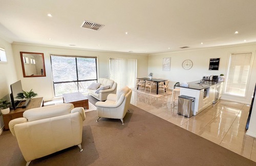 Kennington House | The Big 4Bed Bendigo Home