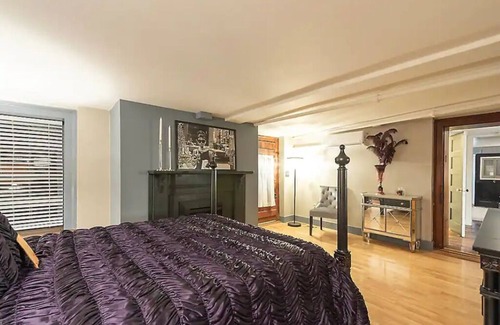 Orange House | The Biltmore Suite in historic Holladay House
