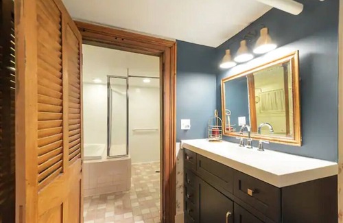 Orange House | The Biltmore Suite in historic Holladay House