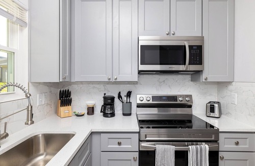 Kannapolis House | The Birch ~ Modern 3BR, Walk to DT Kannapolis