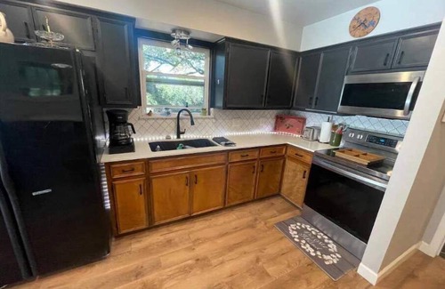 Oatmeal House | The Bird House on Cow Creek Cabin/Lake Travis