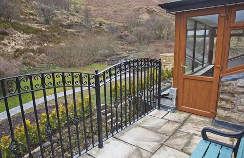 Walsden House | The Bird I'th Cottage