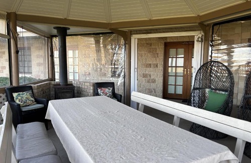 Bullcamp Bed & Breakfast | The Block Vista B&B