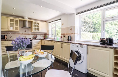 High Wycombe House | THE BLOSSOM WOODS, family friendly, with a garden in Downley