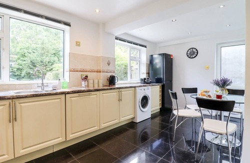 High Wycombe House | THE BLOSSOM WOODS, family friendly, with a garden in Downley