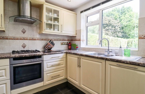 High Wycombe House | THE BLOSSOM WOODS, family friendly, with a garden in Downley