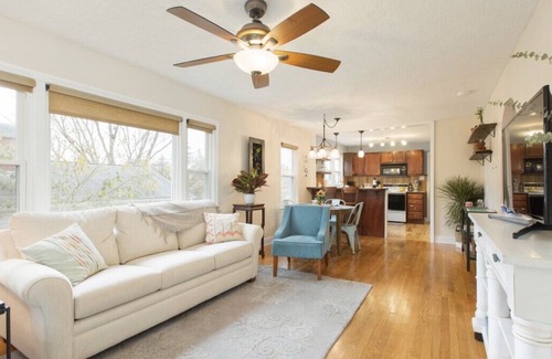 Weaverville House | The Blue Bungalow in Downtown Weaverville. Walk to Main Street.