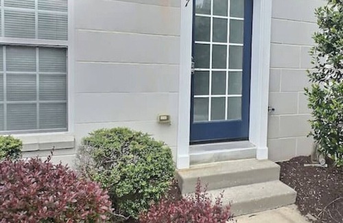 Villages of Five Points Apartment | The Blue Chill! A 4 Bedroom Townhouse w/Pool!