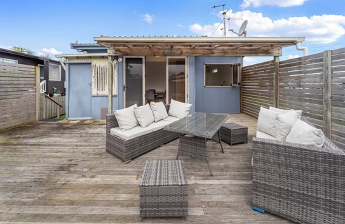 Waihi Beach House | The Blue Cottage - Waihi Beach Holiday Home