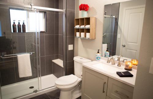 Loveland House | The Blue Door Bungalow - Oldtown, Well-Equipped Kitchen
