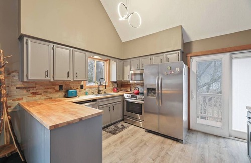 Albrightsville Cabin | 🏡 The Blue Escape – Your Perfect Pocono Retreat! 🏡