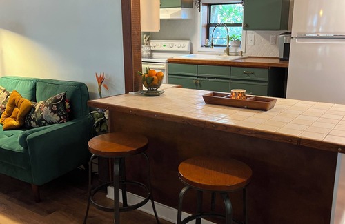 Cross Creek Cottage | The Blue Heron Hideaway- 2-bedroom cottage in lovely Cross Creek, FL,