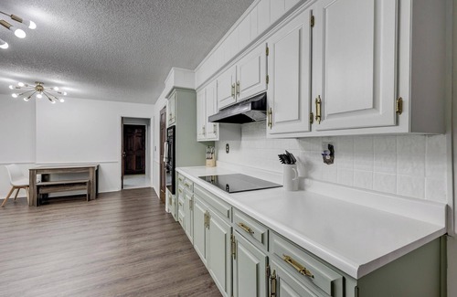 Leawood House | The Blue Heron: Spacious Retreat Mins off I-44