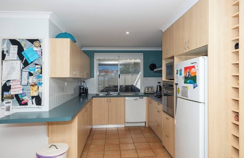 Jurien Bay House | The Blue House: 4 BR, 2 BA House in Jurien Bay, Sleeps 7