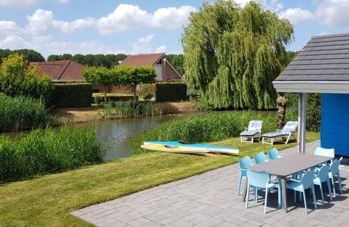 Zeewolde Villa | The Blue House - Luxurious Waterfront Villa Zeewolde