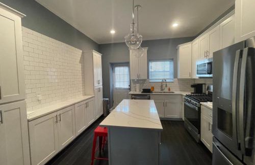 Highlandtown House | The Blue House! Modern+ Rooftop deck+ Parking