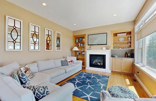 Biddeford Pool House | The Blue Lobster