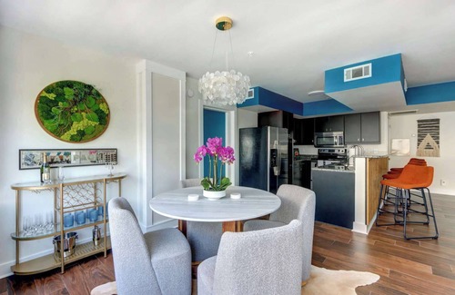 Historic District - North Apartment | The Blue Oyster @ Drayton Tower | City Views!