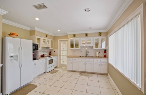 Richmond Heights House | ★ The Blue Palmetto ★ SW Miami near Miami Zoo & Gardens!