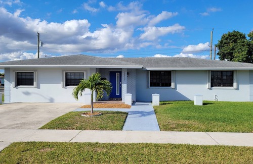 Richmond Heights House | ★ The Blue Palmetto ★ SW Miami near Miami Zoo & Gardens!