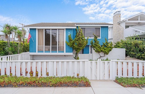 Del Mar House | The Blue Pearl - 2 minute walk to the beach!
