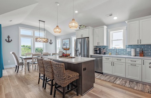 Monteray Shores House | The Blue Pearl: New Build, Private Pool, Rec Room, Hot Tub