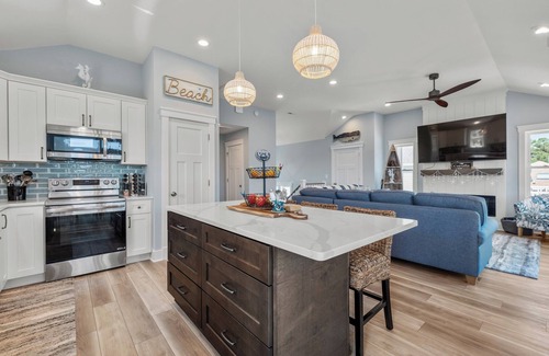 Monteray Shores House | The Blue Pearl: New Build, Private Pool, Rec Room, Hot Tub